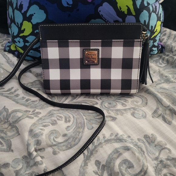 Dooney & Bourke Handbags - DOONEY & BOURKE KENZIE  BLACK & White Crossbody